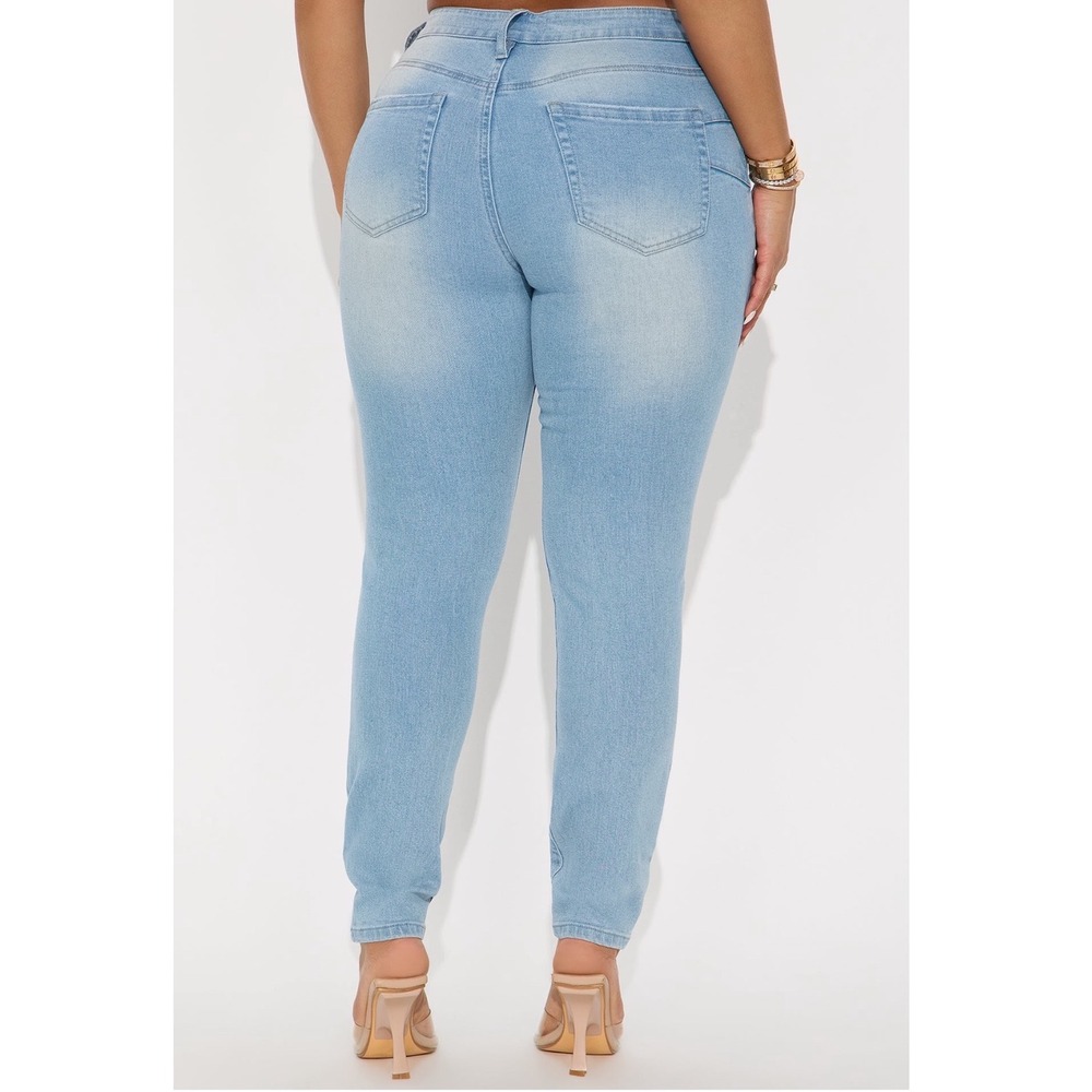 Light Wash Ripped Curvy Skinny Jeans High Stretch Distressed Denim Y2K Sexy NWT - Picture 3 of 3